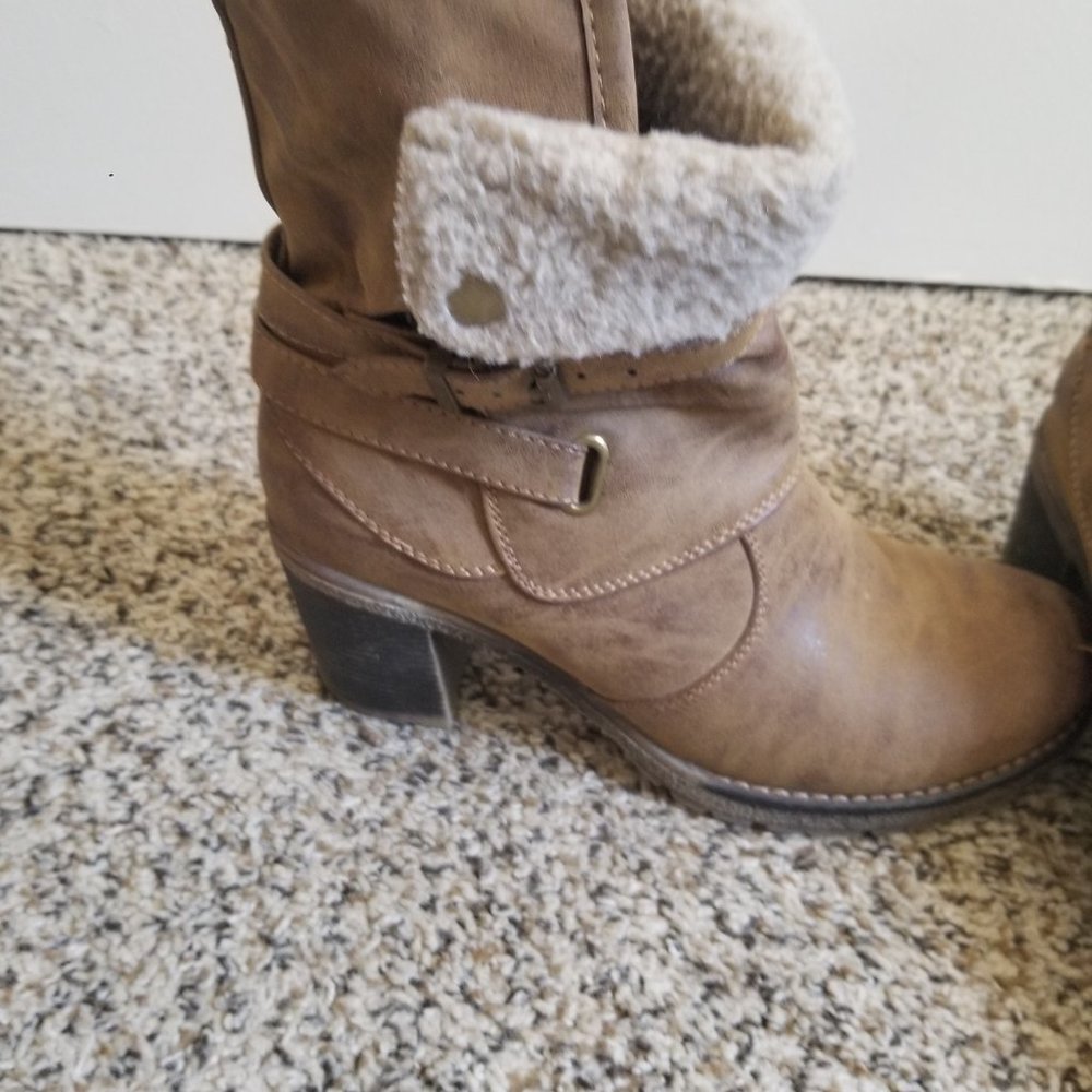 Boots - Picture 4 of 5